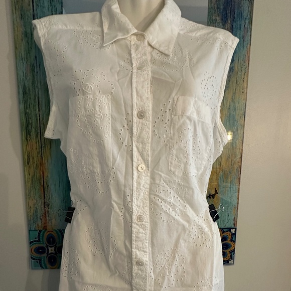 A CHANEL SHORT SLEEVE EYELET WHITE BLOUSE - Picture 1 of 10